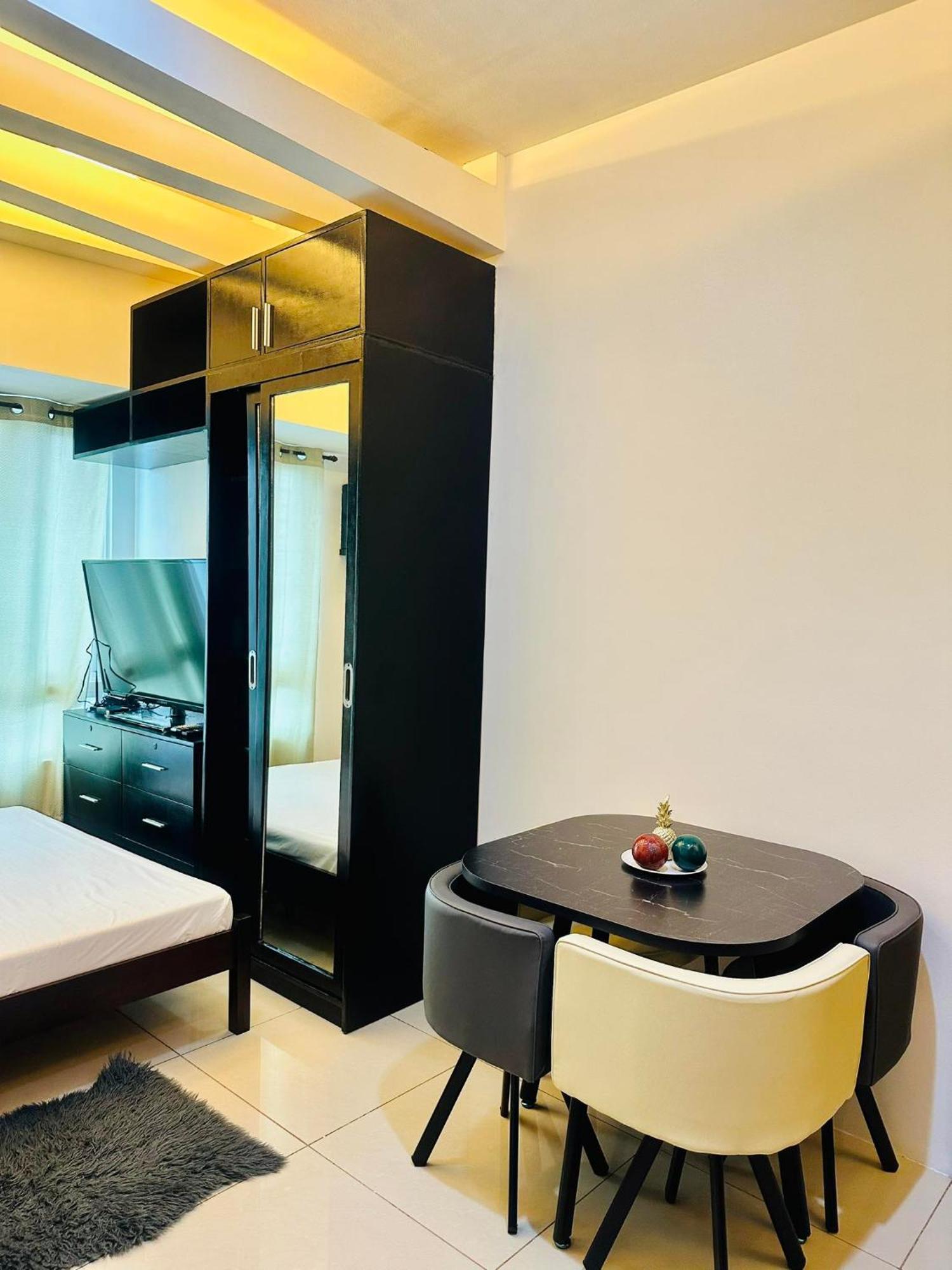 Aparthotel The Beacon Makati By Christine Ph